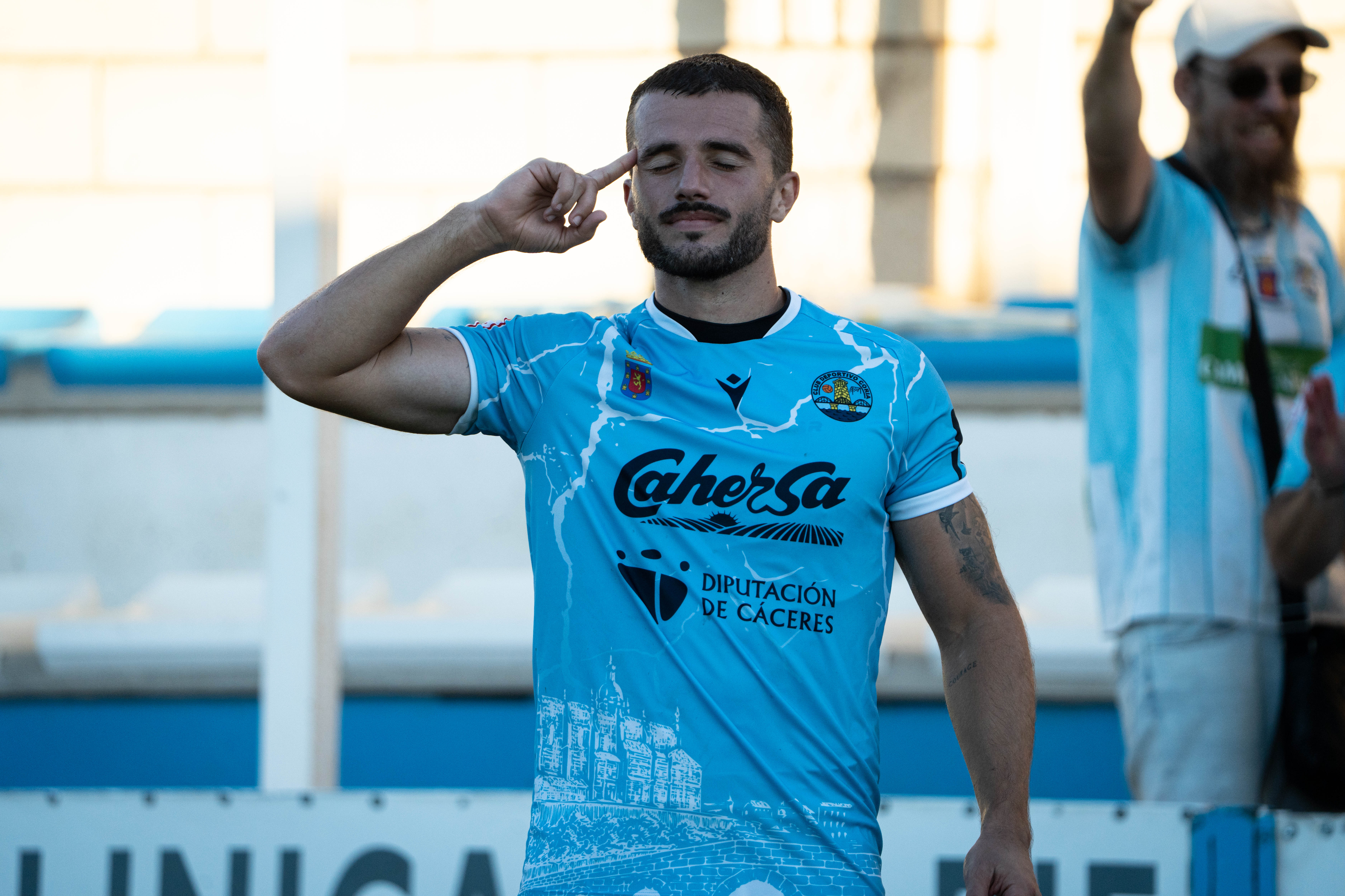 Marcos Bautista celebrando